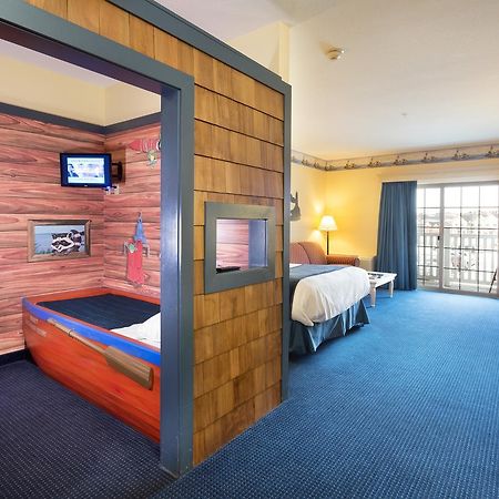 Blue Harbor Resort & Spa Шебойган Екстериор снимка