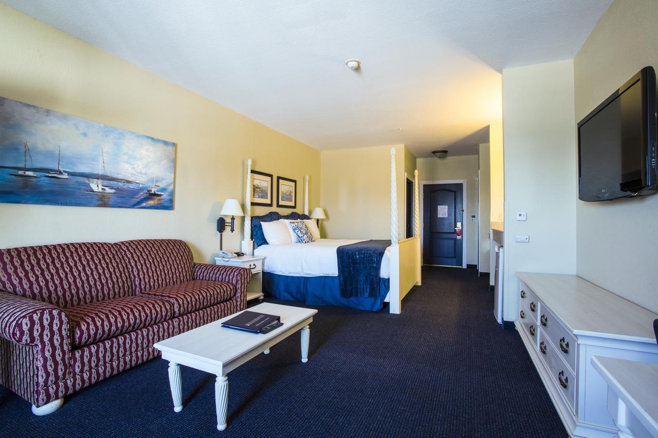 Blue Harbor Resort & Spa Шебойган Екстериор снимка