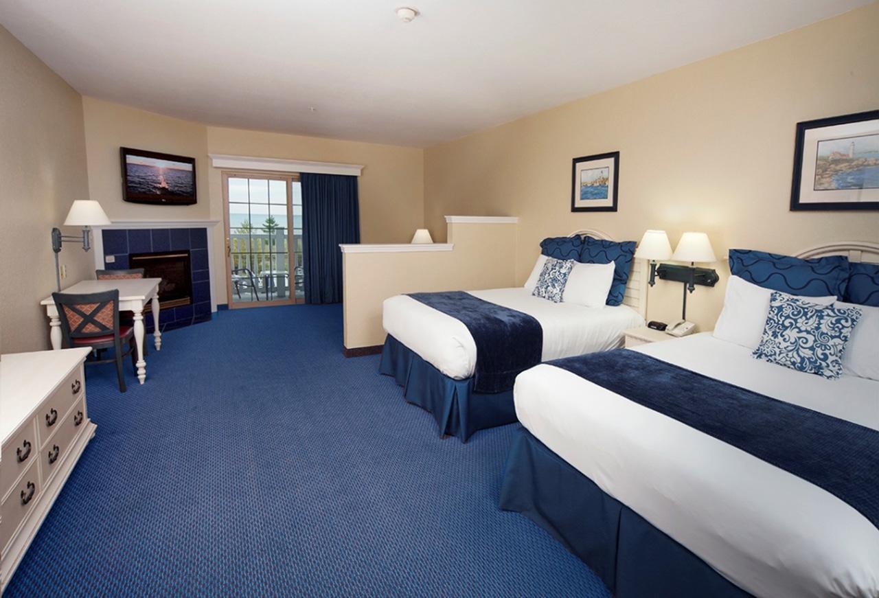Blue Harbor Resort & Spa Шебойган Екстериор снимка