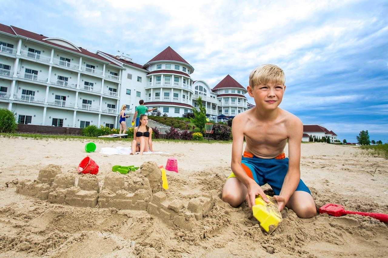 Blue Harbor Resort & Spa Шебойган Екстериор снимка
