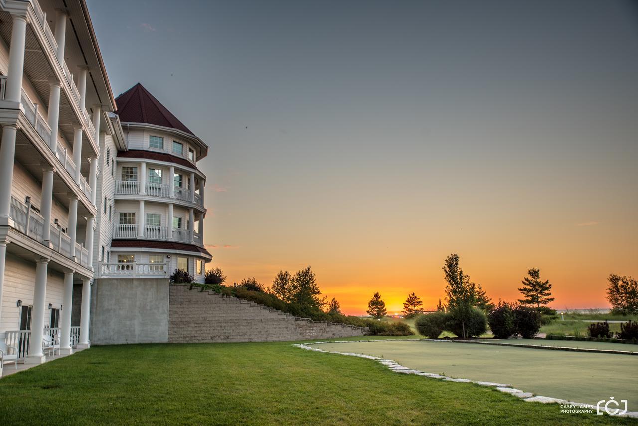 Blue Harbor Resort & Spa Шебойган Екстериор снимка