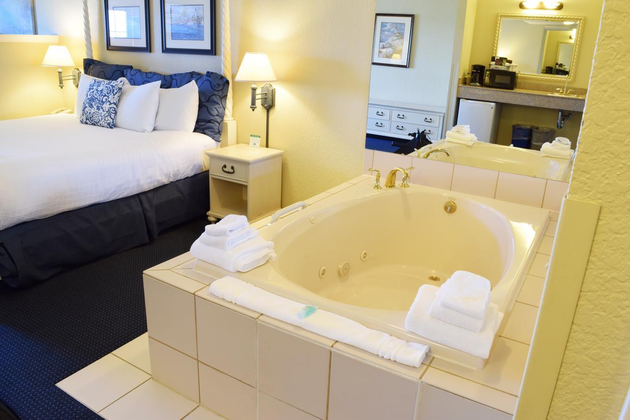 Blue Harbor Resort & Spa Шебойган Стая снимка