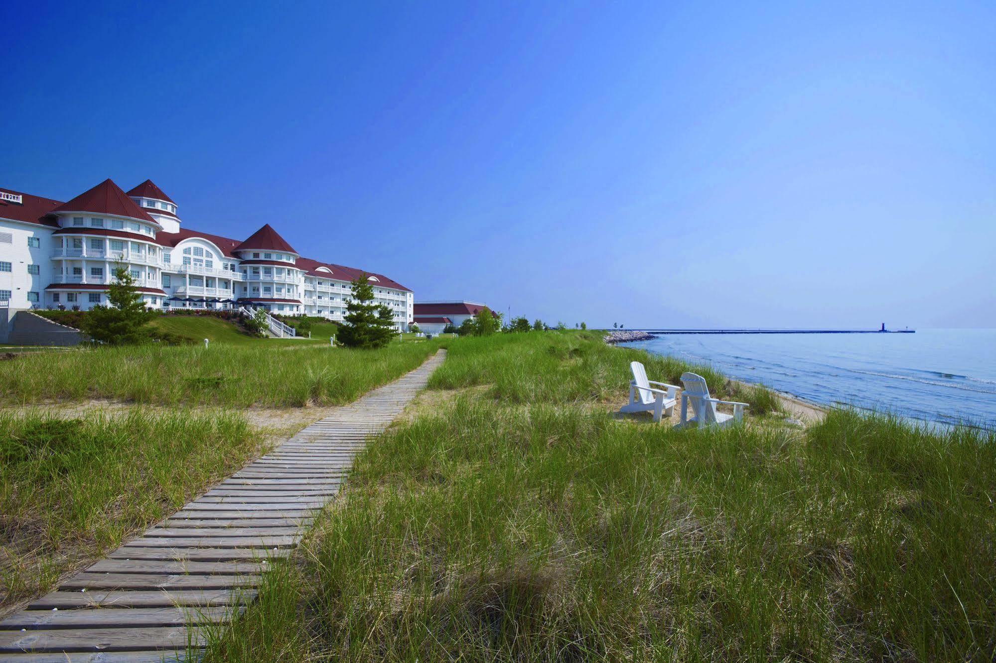 Blue Harbor Resort & Spa Шебойган Екстериор снимка